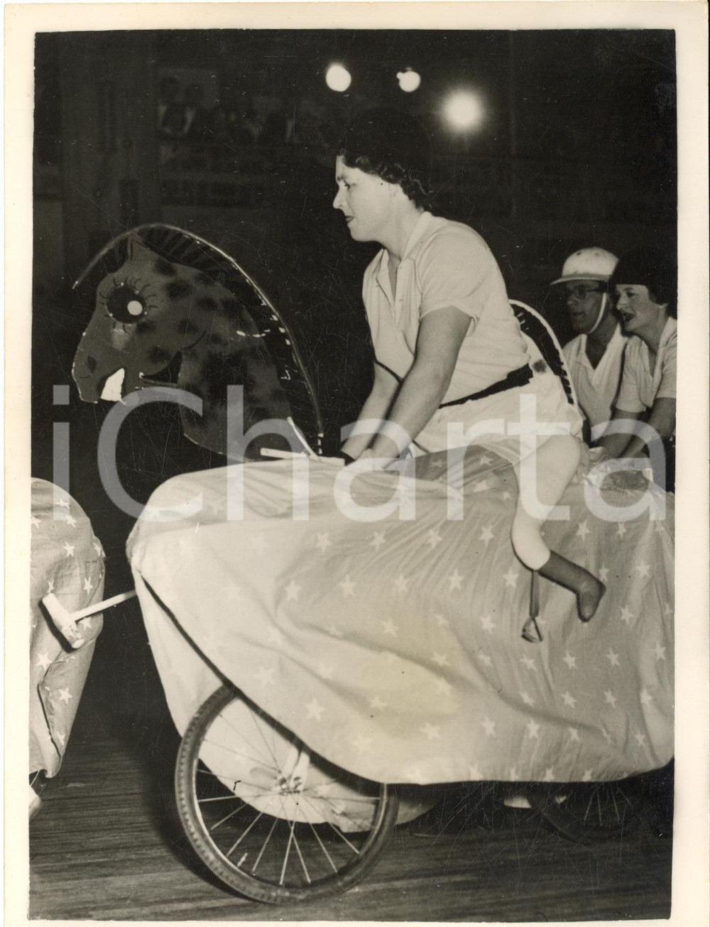 1954 LONDON Lord's Taverners Ball - Pat SMYTHE during a game of Indoor Polo