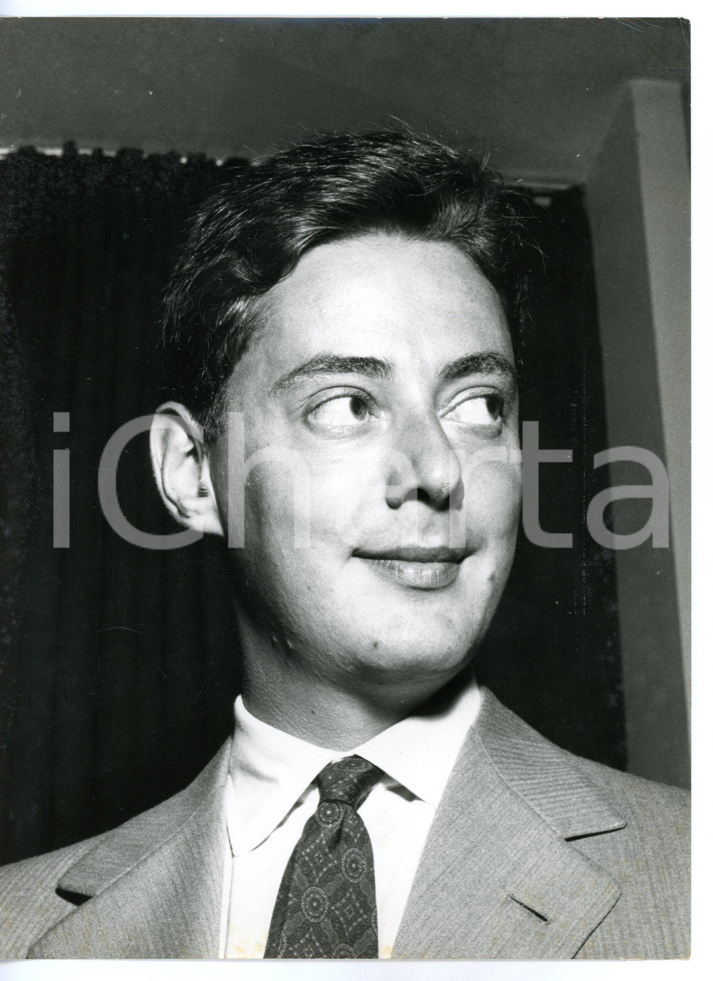1957 TORINO Ritratto di Umberto AGNELLI presidente JUVENTUS *Foto 18x24 cm Fotografia d'epoca con didascalia coeva al verso. CONDIZIONI: FAIR (lievi piegature e aloni al margine superiore)FORMATO: 18x24 cm     originale e autentica 1