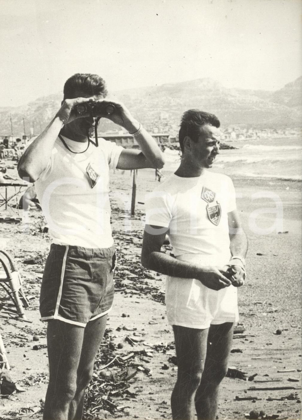 Fotografia d epoca originale 1960 MARSEILLE Les premiers maÃ®tresnageurs sauveteurs C.R.S. Ã  la plage Photo 1