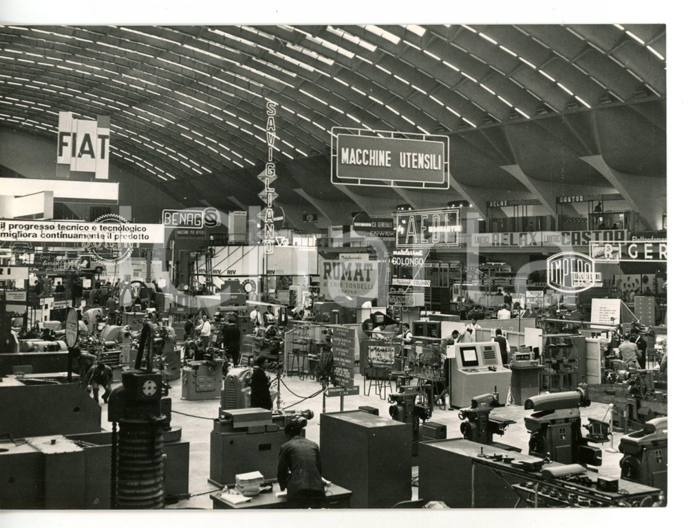 1963 TORINO Salone della Tecnica - Veduta panoramica / Stand FIAT *Foto 13x18 cm Fotografia d'epoca con didascalia coeva.  CONDIZIONI: G FORMATO: 13x18 cm     originale e autentica 1