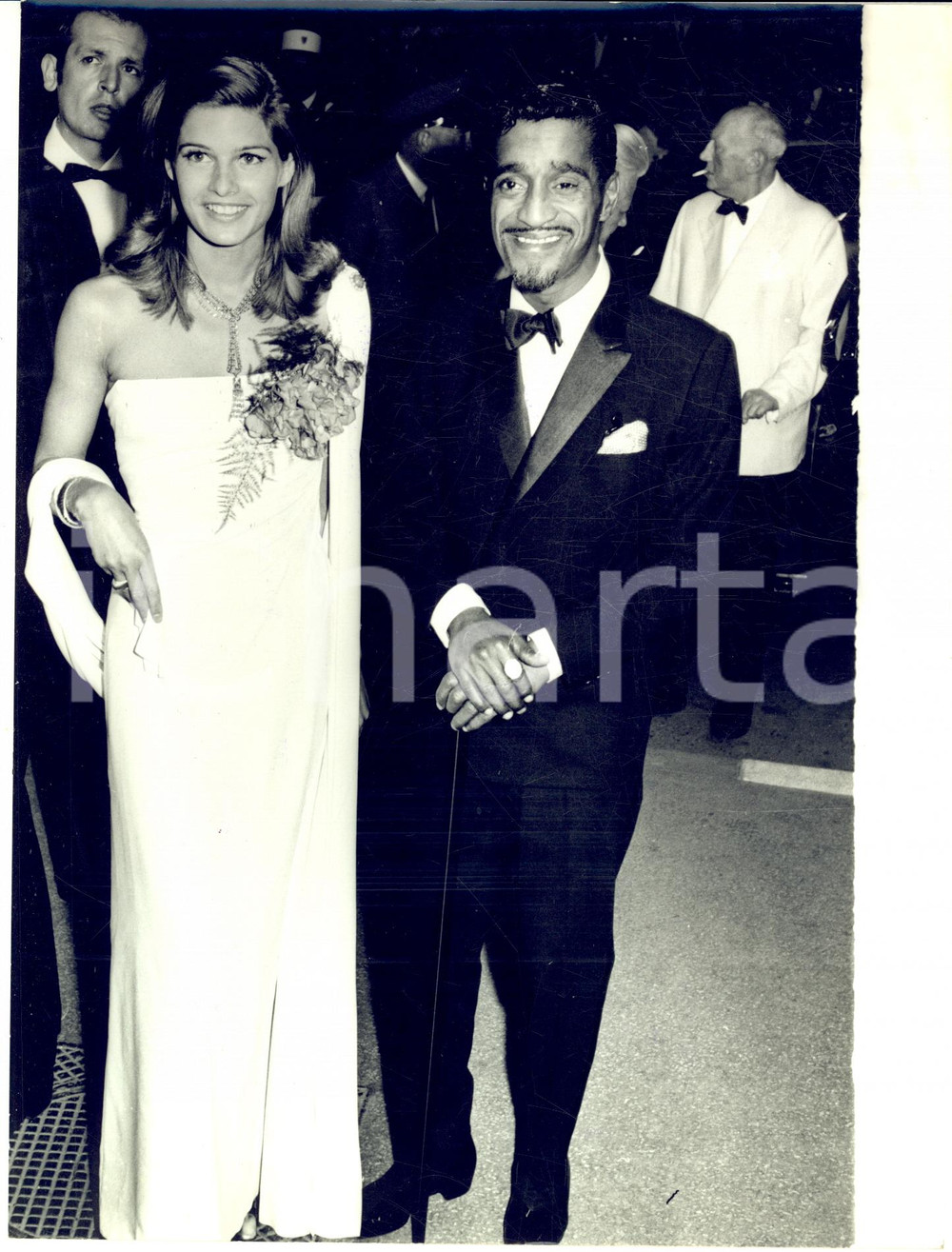 1966 CANNES Festival del Cinema - Arrivo di Sammy DAVIS jr *Foto 18x24 cm Fotografia d'epoca con didascalia coeva. CONDIZIONI: G       originale e autentica 1