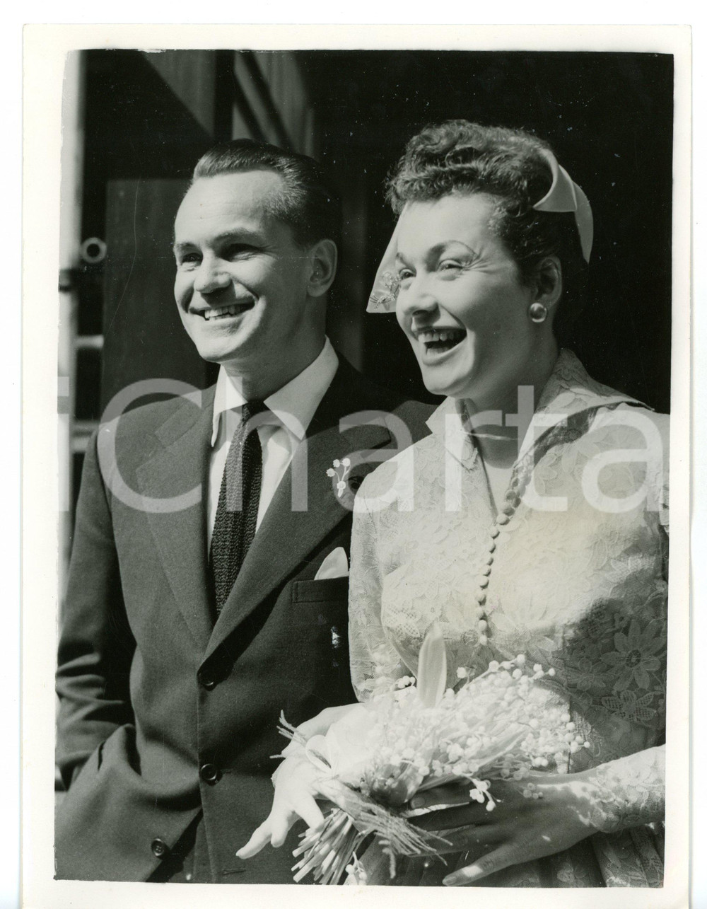 1954 LONDON Richard COLLETT con Ethel Dianne BOWSER il giorno del matrimonio