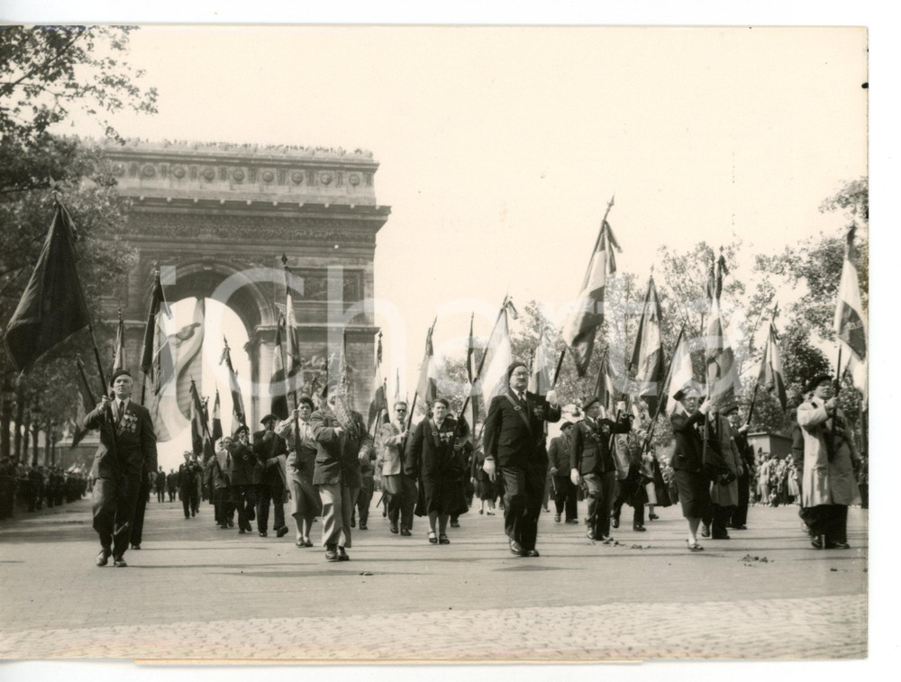 1954 PARIS Arco di Trionfo - Sfilata ANACR per la festa della Liberazione *Foto