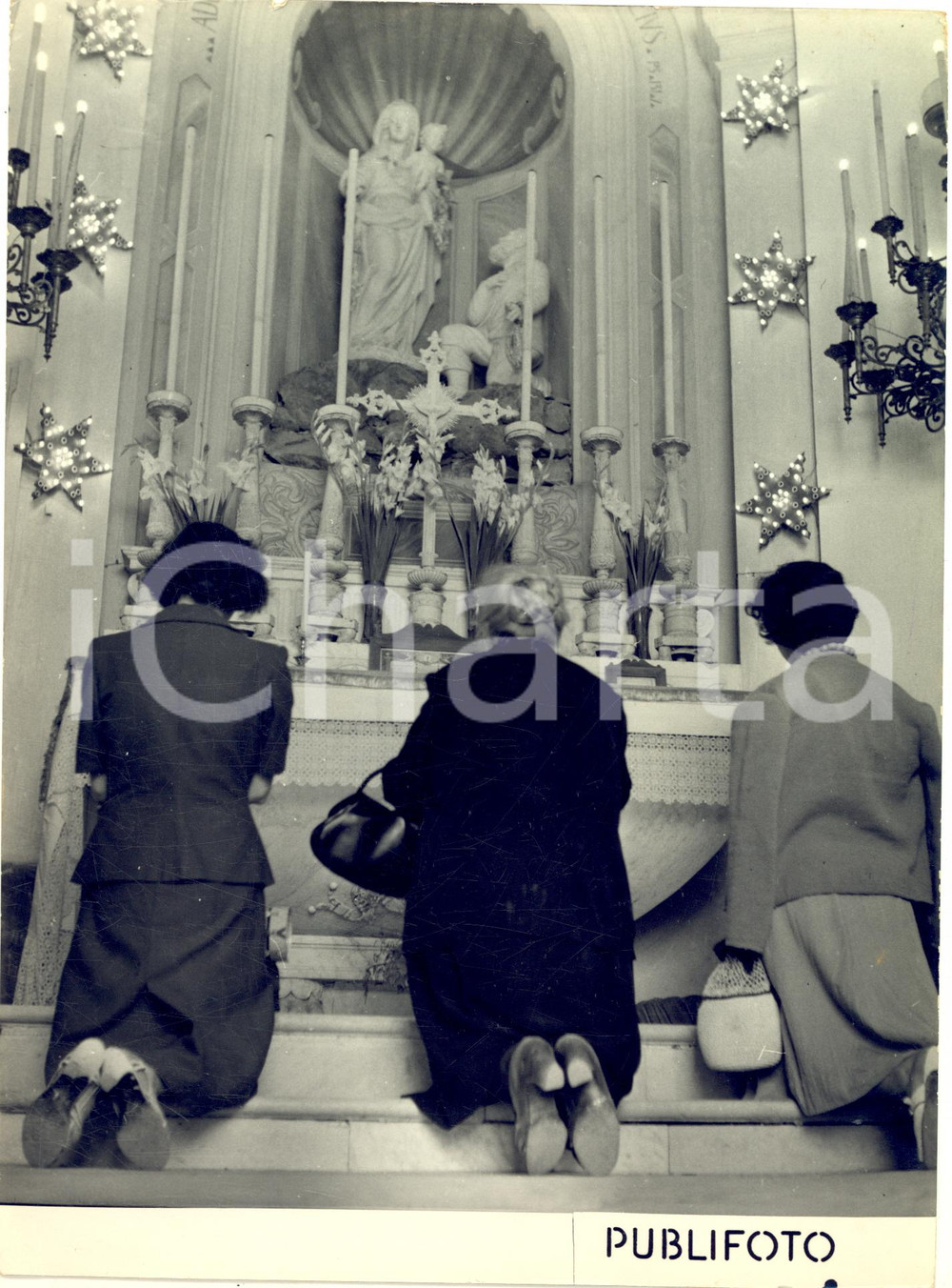 1953 GENOVA Santuario MADONNA DELLA GUARDIA - Cappella dell'Apparizione *Foto Fotografia d'epoca con didascalia coeva al verso. CONDIZIONI: fair (piegature al margine superiore, con lieve sbrecciatura; piccoli difetti di stampa)FORMATO: 18x24 cm     originale e autentica 1