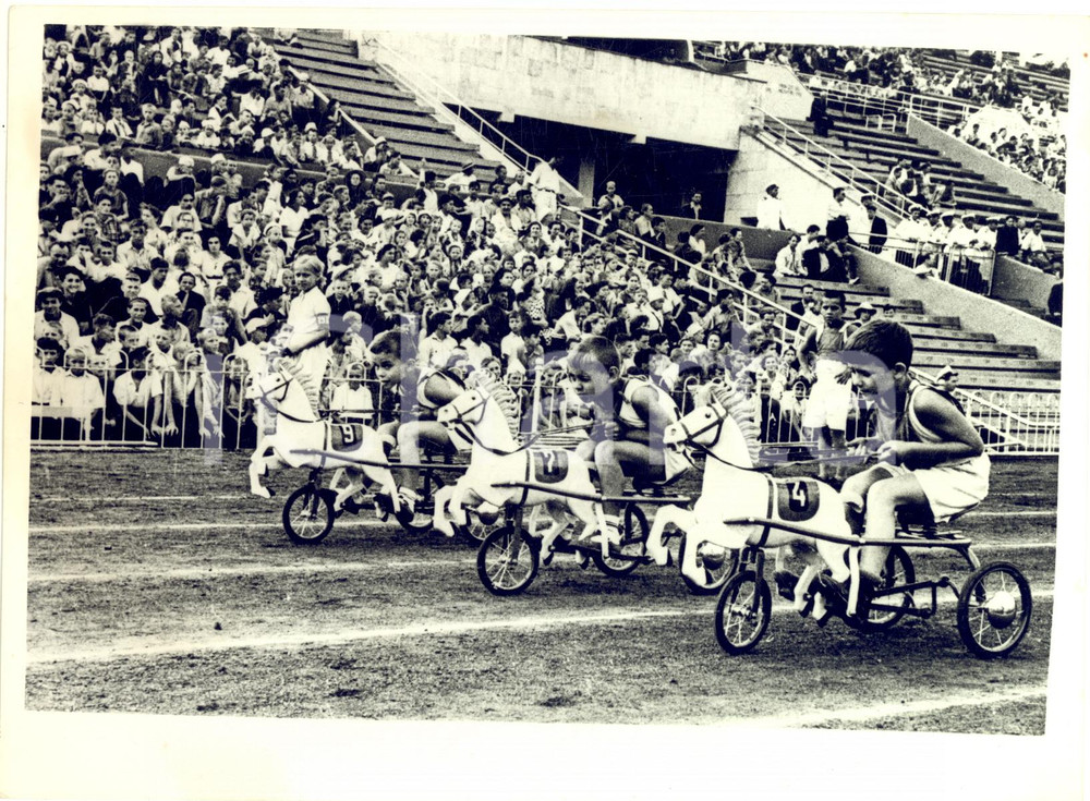 1956 MOSCOW Sports Festival - Start of the horse tricycle race *Photo 20x15