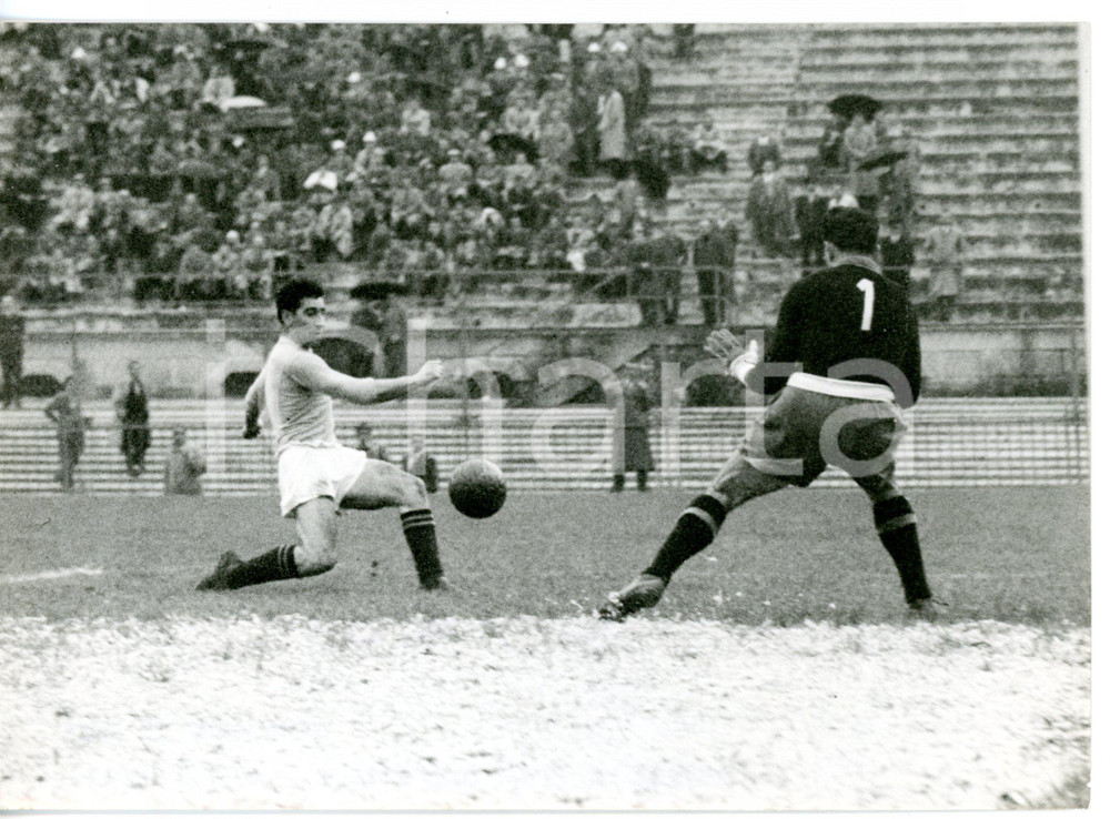1960 ca MILANO CALCIO Allenamento NAZIONALE - Azione in area di Sergio BRIGHENTI