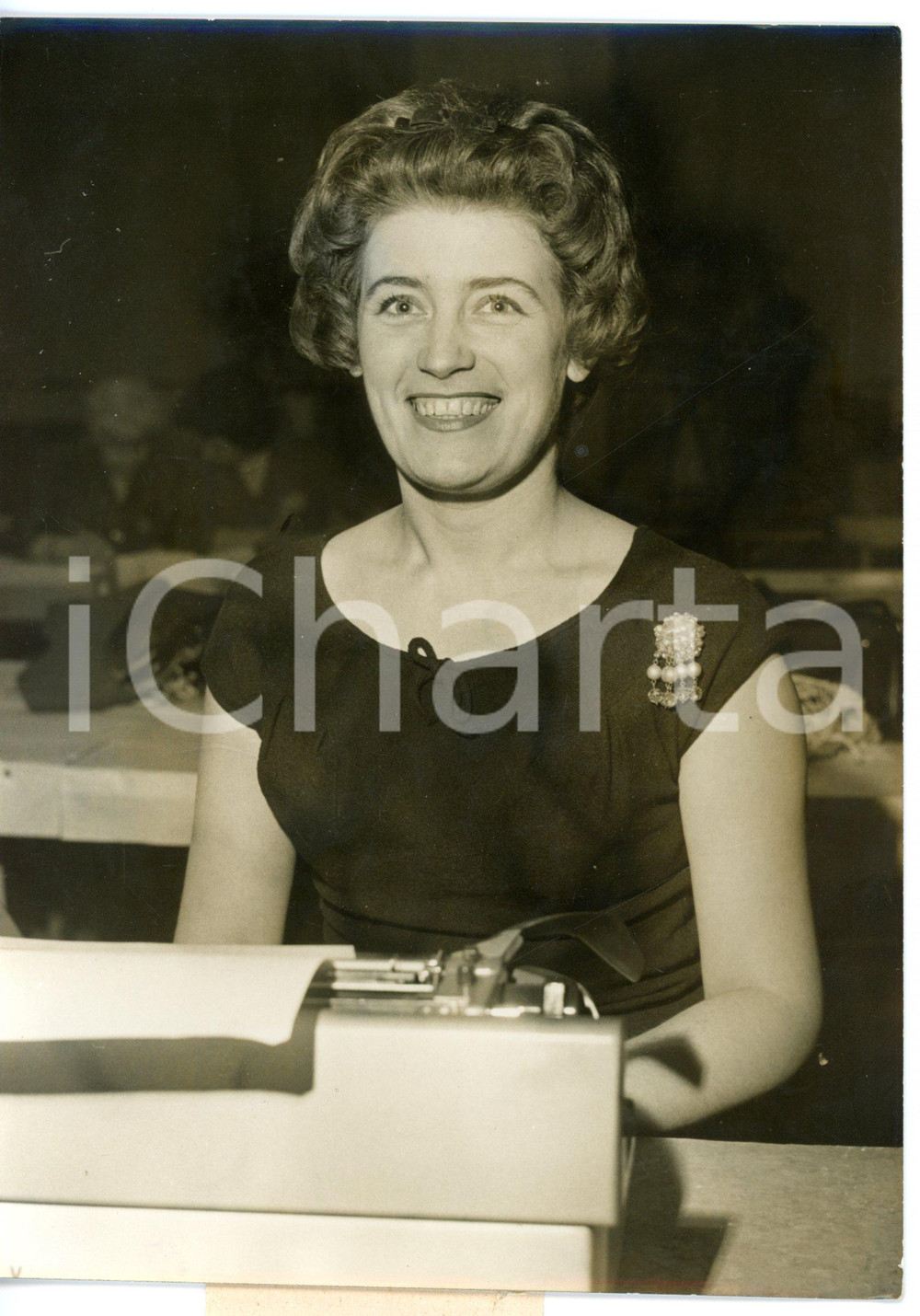 Fotografia d epoca originale 1962 FOIRE DE PARIS HÃ©lÃ¨ne HECKMANN vince concorso di miglior dattilografa Foto 1