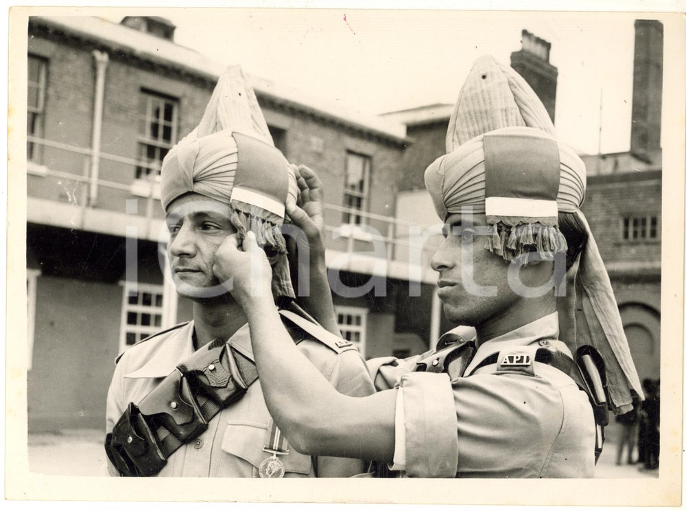 1953 LONDON WOOLWICH Colonial Coronation troops from ADEN wearing the "Mashada"