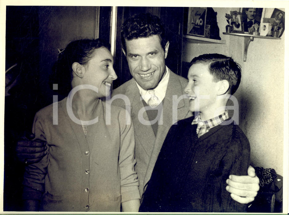 1957 TORINO Ritratto pugile Benito DE PALMA con i figli *Fotografia 24x18 cm