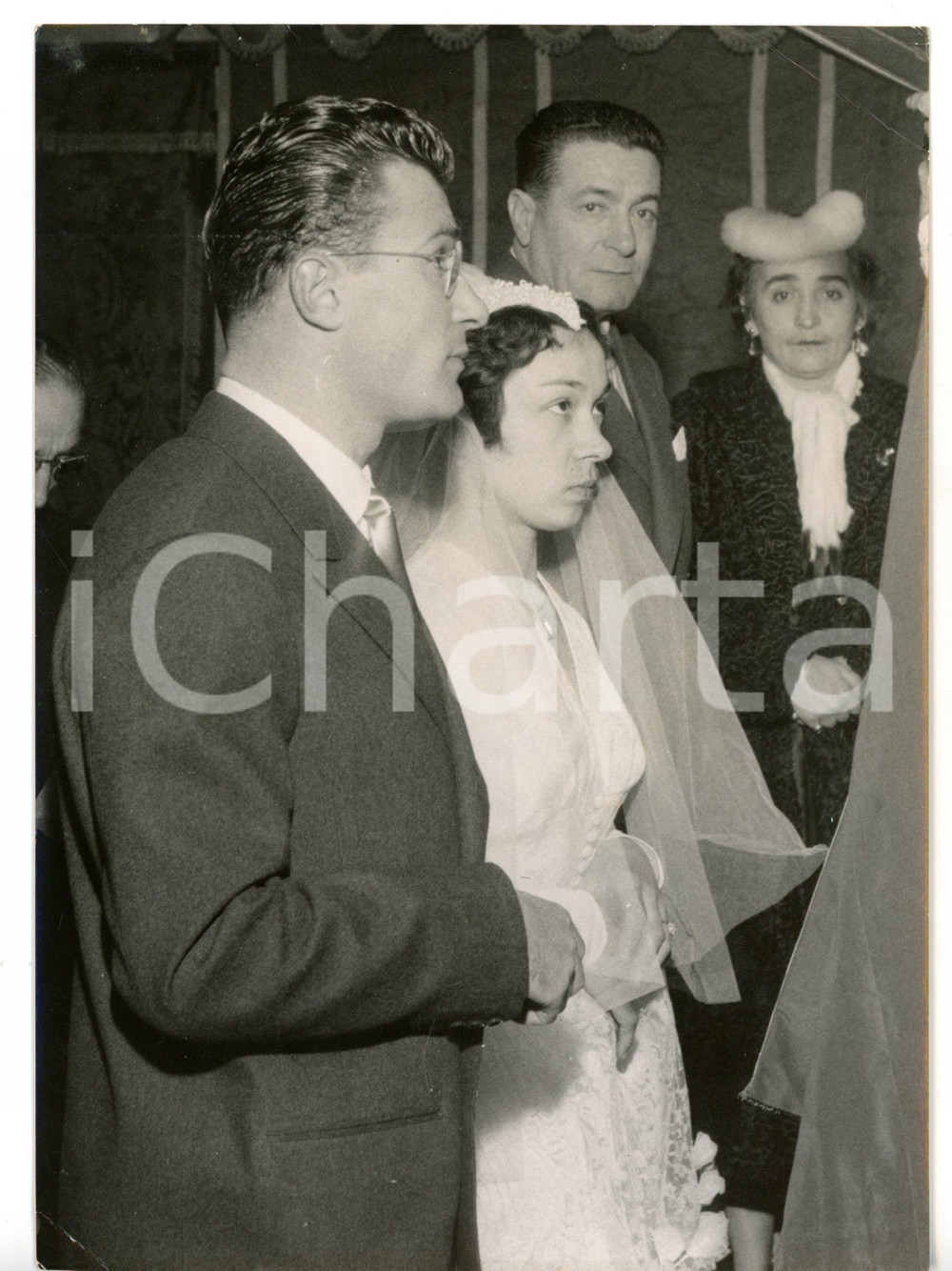 1954 VEDANO AL LAMBRO Nozze ciclista Giorgio ALBANI e Virginia BRAMATI *Foto Fotografia d'epoca con didascalia coeva.  CONDIZIONI: POOR (piegature agli angoli; lievi bruniture al margine destro) FORMATO: 13x18 cm     originale e autentica 1