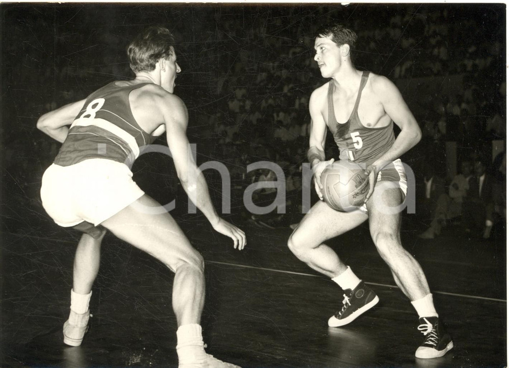 1956 BOLOGNA BASKET IV Trofeo MAIRANO - ITALIA-UNGHERIA 56-65 *Foto 18x13 Fotografia d'epoca con didascalia coeva al verso.  CONDIZIONI: G FORMATO:  18x13 cm    originale e autentica 1