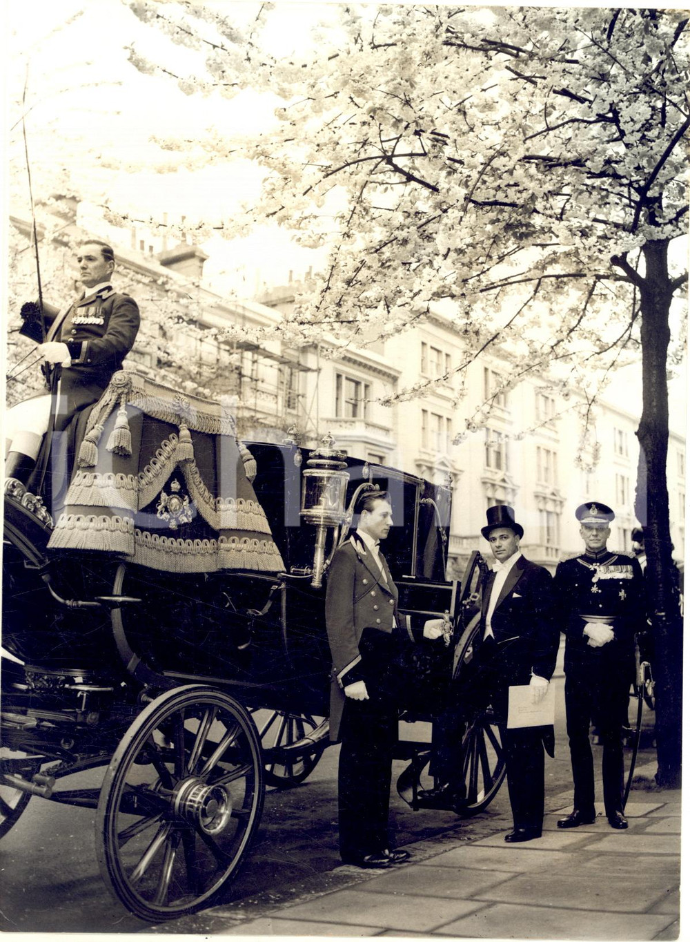 1958 LONDON New Honduras ambassador Antonio BERMUDEZ going to Buckingham Palace