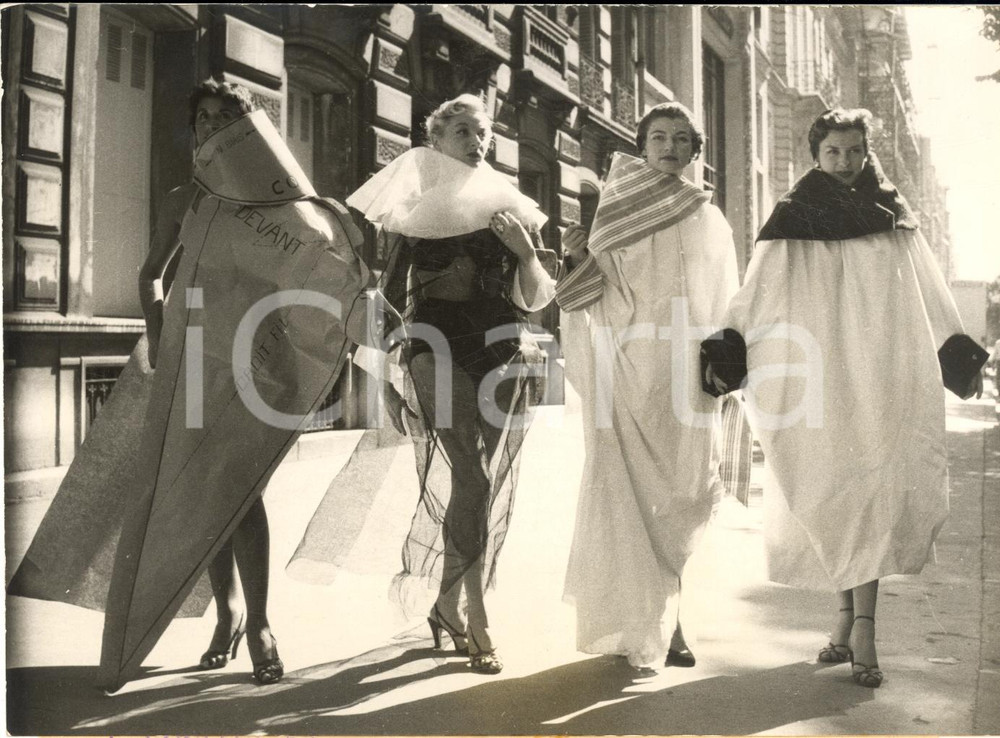1960 ca PARIS MODE Champs-Elysées - Présentation LIGNE TOUPIE *Photo 18x13