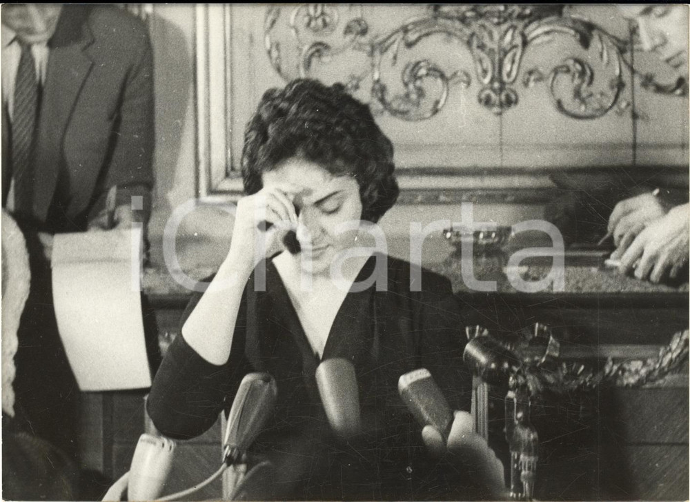 1960 PARIS Barbara POWERS en conférence de presse - Photo 18x13 cm