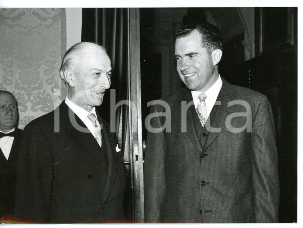 1957 ROMA Antonio SEGNI riceve Richard NIXON *Fotografia 18x13 cm Fotografia d'epoca con didascalia coeva.  CONDIZIONI: G FORMATO: 18x13 cm     originale e autentica 1