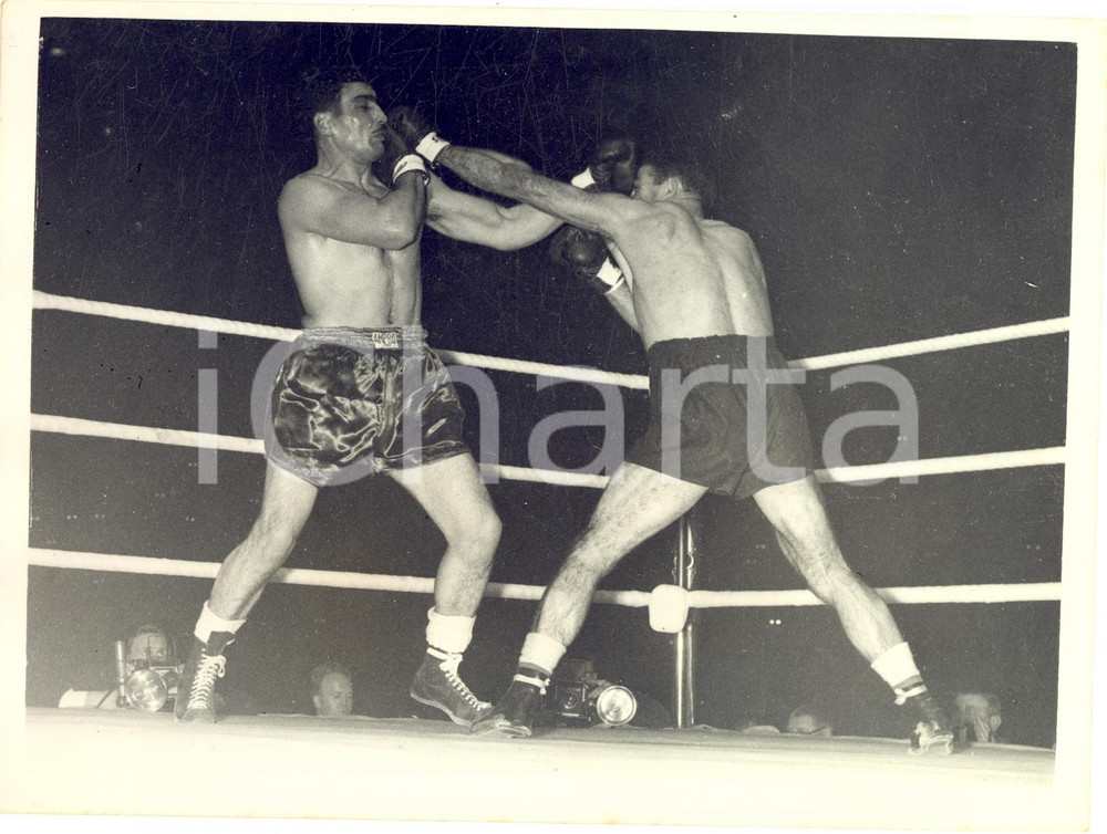 1953 BOXE LONDON Harringay Arena - Jack GARDNER vs Uber BACILIERI - Photo 20x15  Fotografia d'epoca con didascalia coeva.   CONDIZIONI: GFORMATO: 20x15 cm     originale e autentica 1