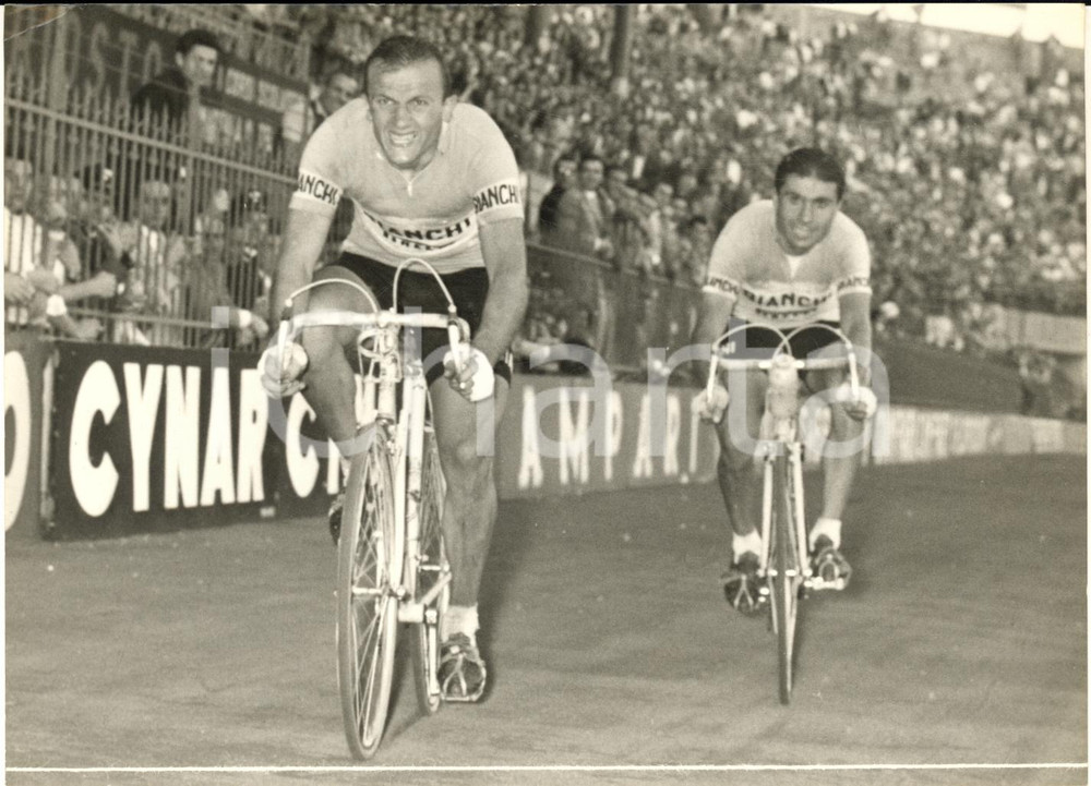 1958 CICLISMO GIRO DELL'EMILIA Diego RONCHINI Noè CONTI al traguardo *Foto