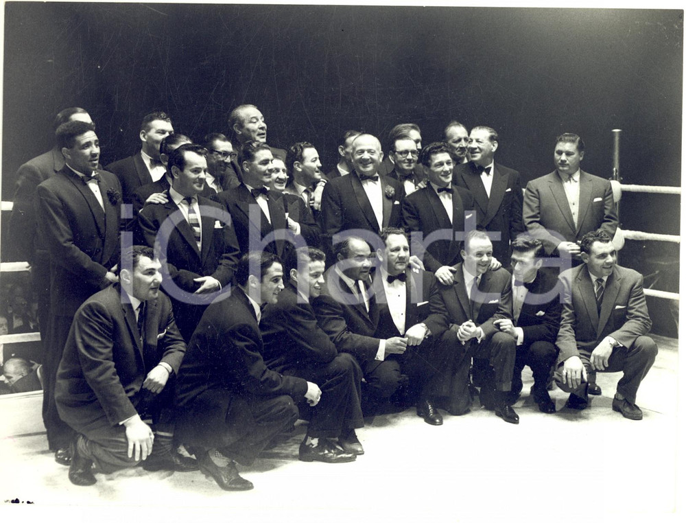 1958 BOXE LONDON Champions' farewell to Harringay Arena closing - Photo 20x15  Fotografia d'epoca con didascalia coeva.   CONDIZIONI: GFORMATO: 20x15 cm     originale e autentica 1
