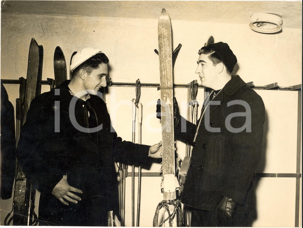 1954 SESTRIERE Marines americani si preparano a una giornata sulla neve *Foto