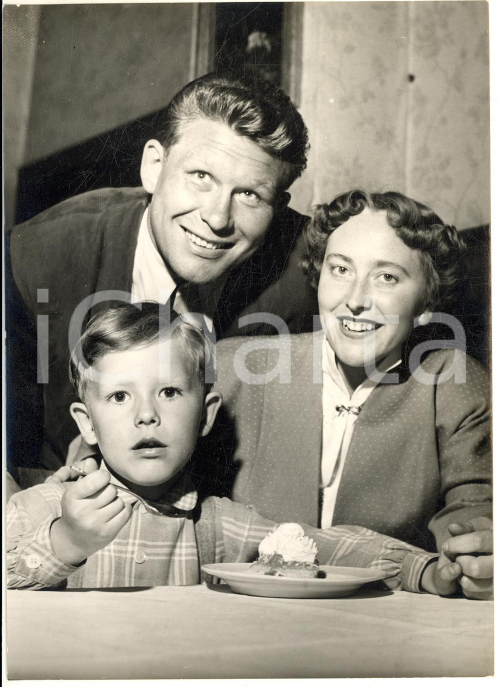 1955 BOXE ISERLOHN Hotel Restaurant KORTH - Pugile Heinz NEUHAUS con la famiglia