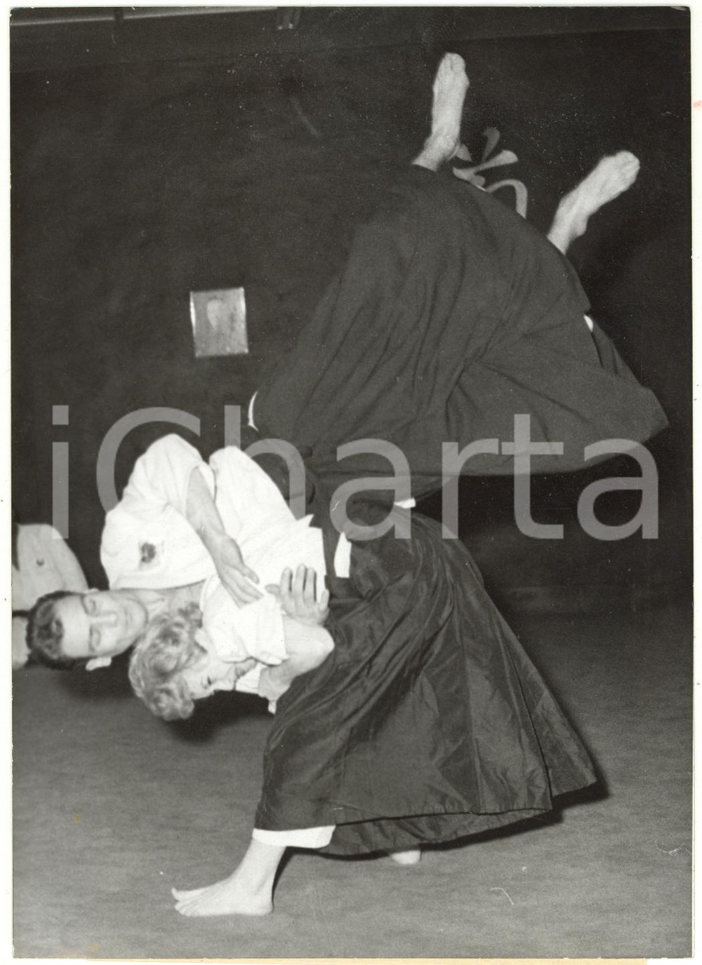 1959 PARIS - ARTS OF SELF-DEFENCE A young lightweight during her aikidō training