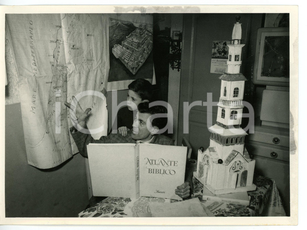 1958 TORINO Ruggero LEMMA operaio RIV si prepara per "LASCIA O RADDOPPIA?" *Foto