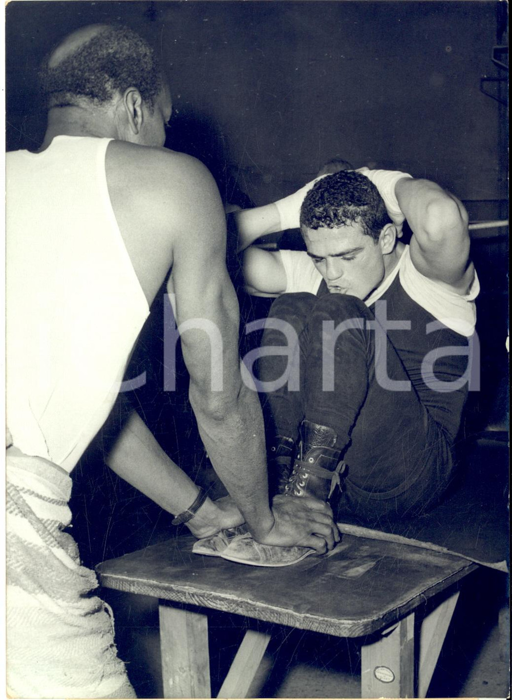 1960 PARIS BOXE Alphonse HALIMI in allenamento con il massaggiatore *Foto 13x18