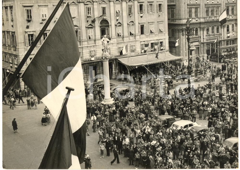 1954 TRIESTE ITALIANA Festa e tricolore in Piazza Unità d'Italia *Foto 18x13