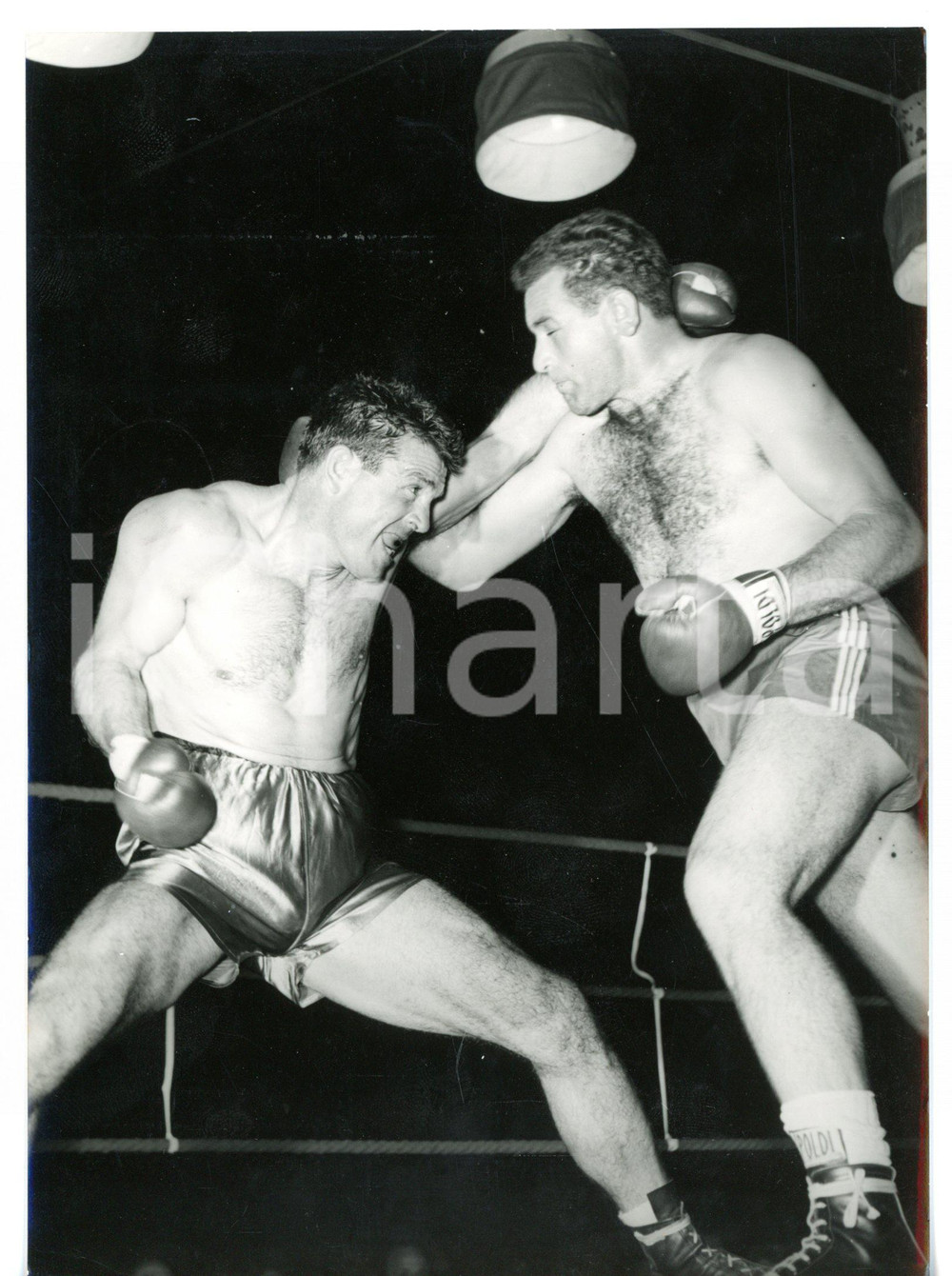 1956 FERRARA BOXE Uber BACILIERI e Antonio CROSIA in una fase del match *Foto