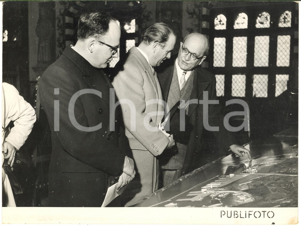 1954 GENOVA Ambasciatore inglese in visita a Palazzo San Giorgio *Foto 24x18 cm