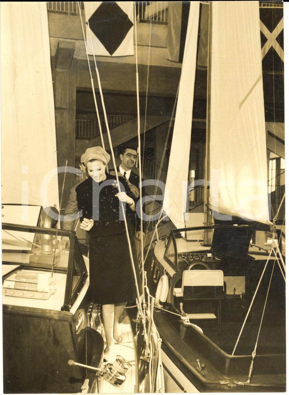 1965 GENOVA IV Salone Nautico - Madrina Ornella VANONI su nuovo Cruiser *Foto