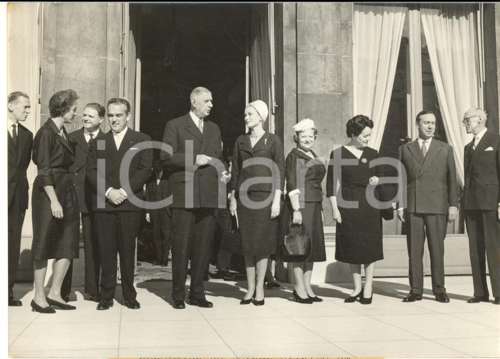 1959 PARIS ELYSEE Principe Ranieri e Grace KELLY accolti da Charles DE GAULLE Fotografia d'epoca con didascalia coeva al verso. CONDIZIONI: G FORMATO: 18x13 cm     originale e autentica 1