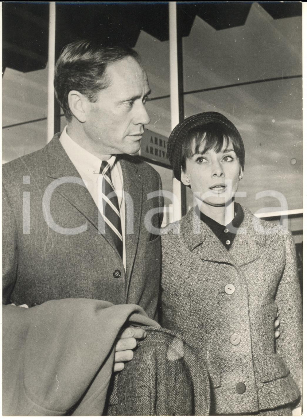 1964 ROMA Mel FERRER e Audrey HEPBURN in attesa del "David di Donatello" Foto