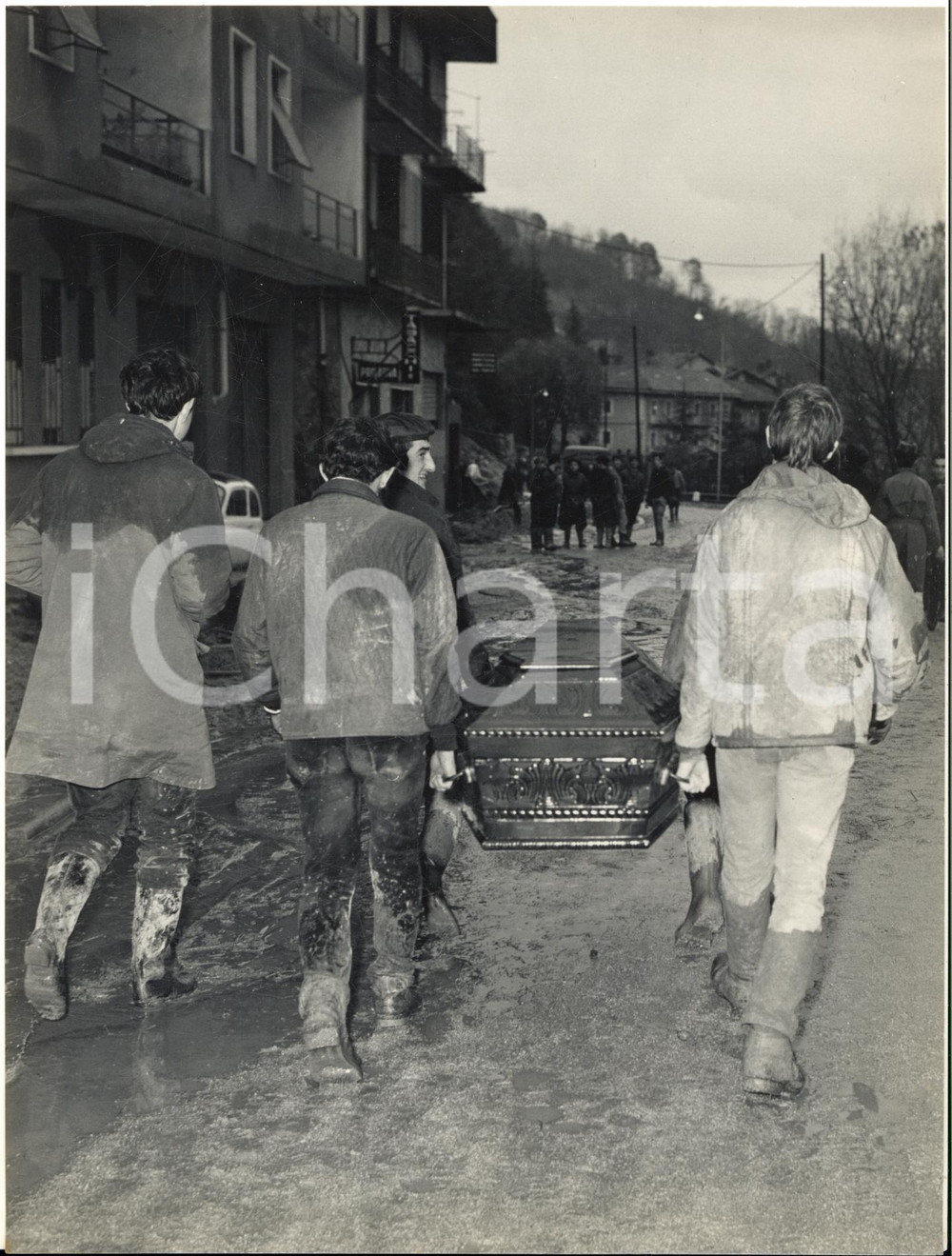 1968 ALLUVIONE VALLE MOSSO / BIELLA Trasporto salme delle vittime - Foto 18x24