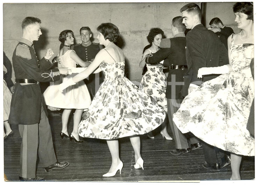 1959 PARIS - NUIT DE SAINT-CYR Bal traditionnel au Château de Versailles *Photo