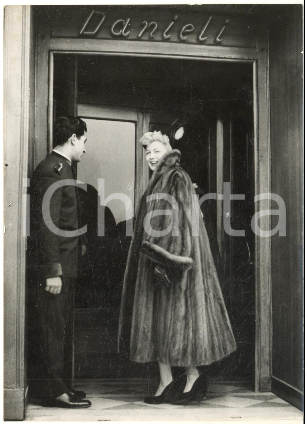 1954 VENEZIA Arrivo dell'attrice Shelley WINTERS all'hotel DANIELI - Foto 