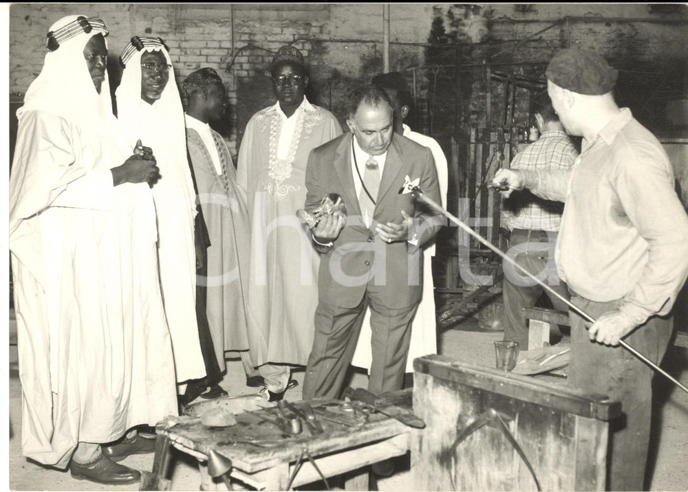 1960 ca VENEZIA MURANO Emiro Muhammadu SANUSI Ahmadu BELLO in visita a vetreria
