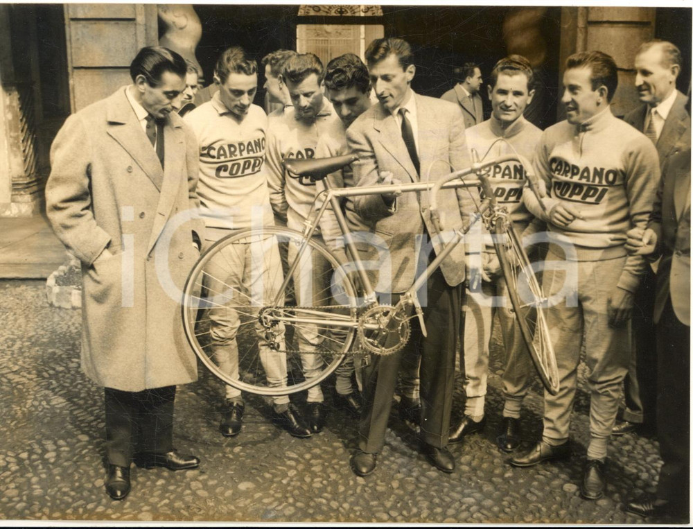 1956 TORINO Palazzo Carpano - Fausto COPPI con la nuova squadra CARPANO-COPPI