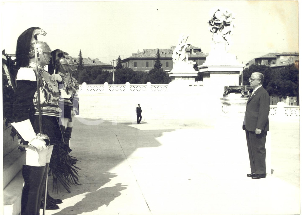 1959 ROMA Presidente Giovanni GRONCHI rende omaggio al Milite Ignoto *Foto 