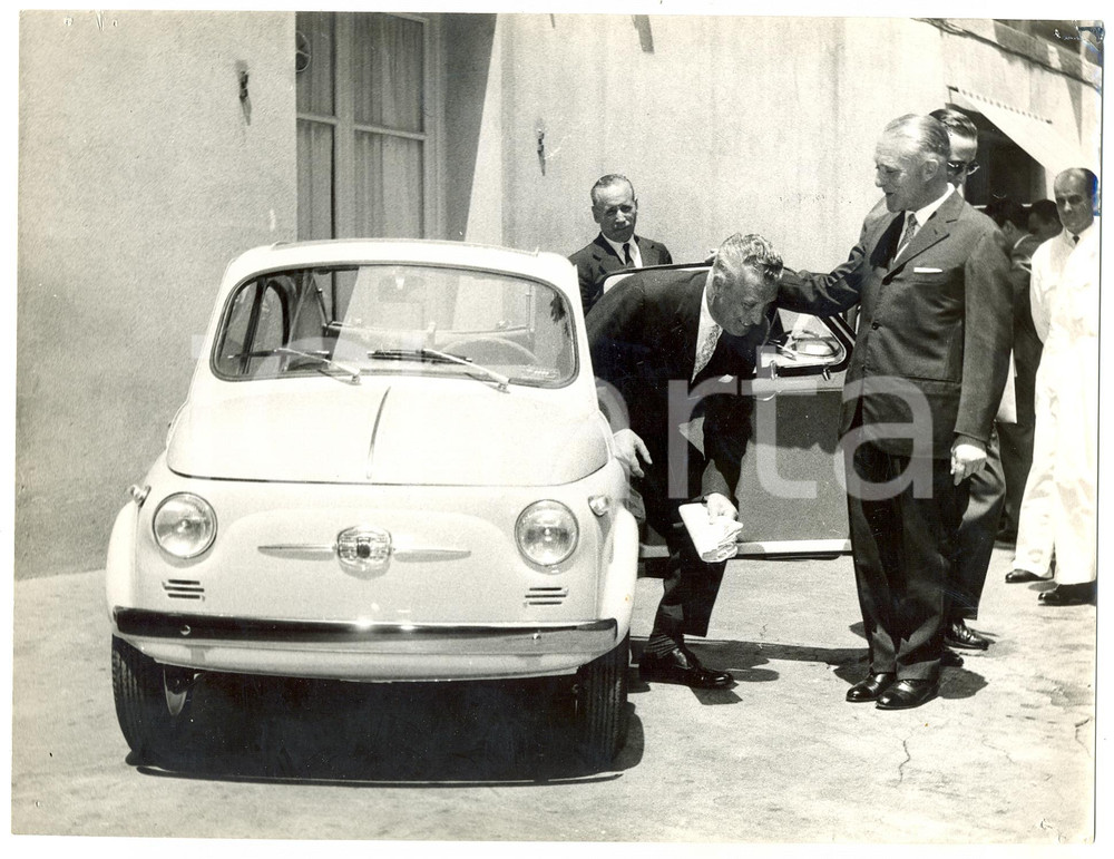 1960 ca TORINO Dirigenti FIAT provano la nuova FIAT 500 *Foto 24x18 cm