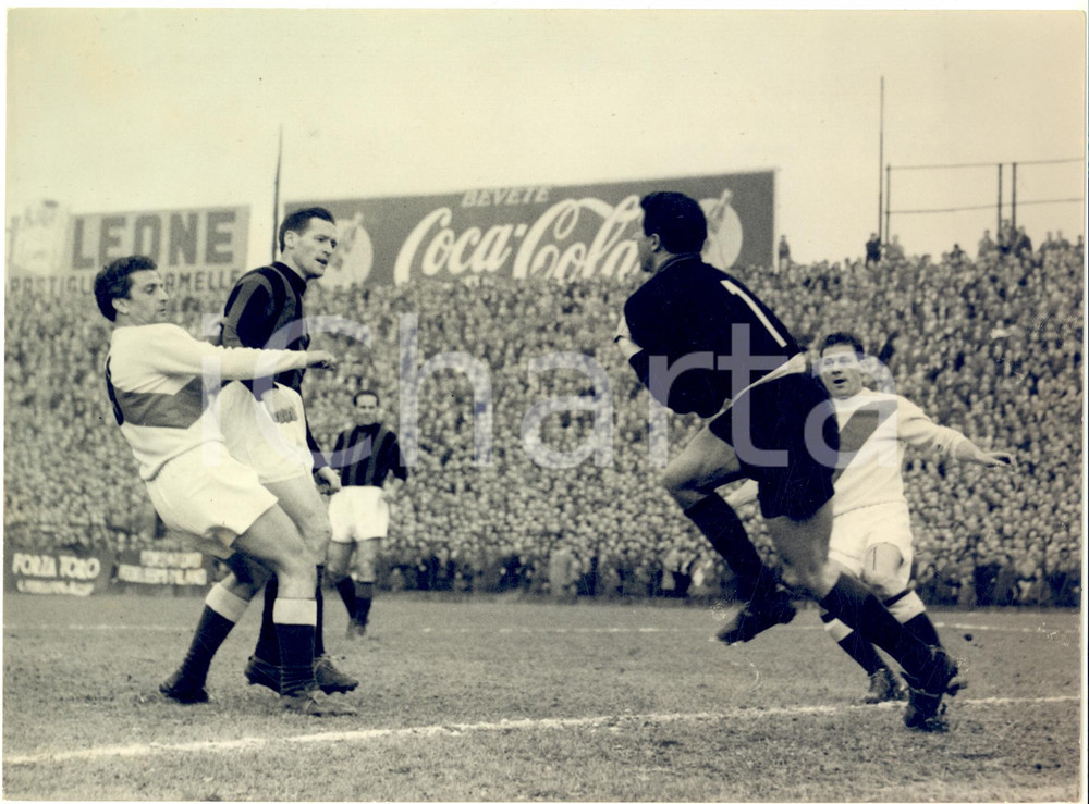 1955 CALCIO TORINO-MILAN 1-2 Uscita di Lorenzo BUFFON su Giancarlo BACCI *Foto