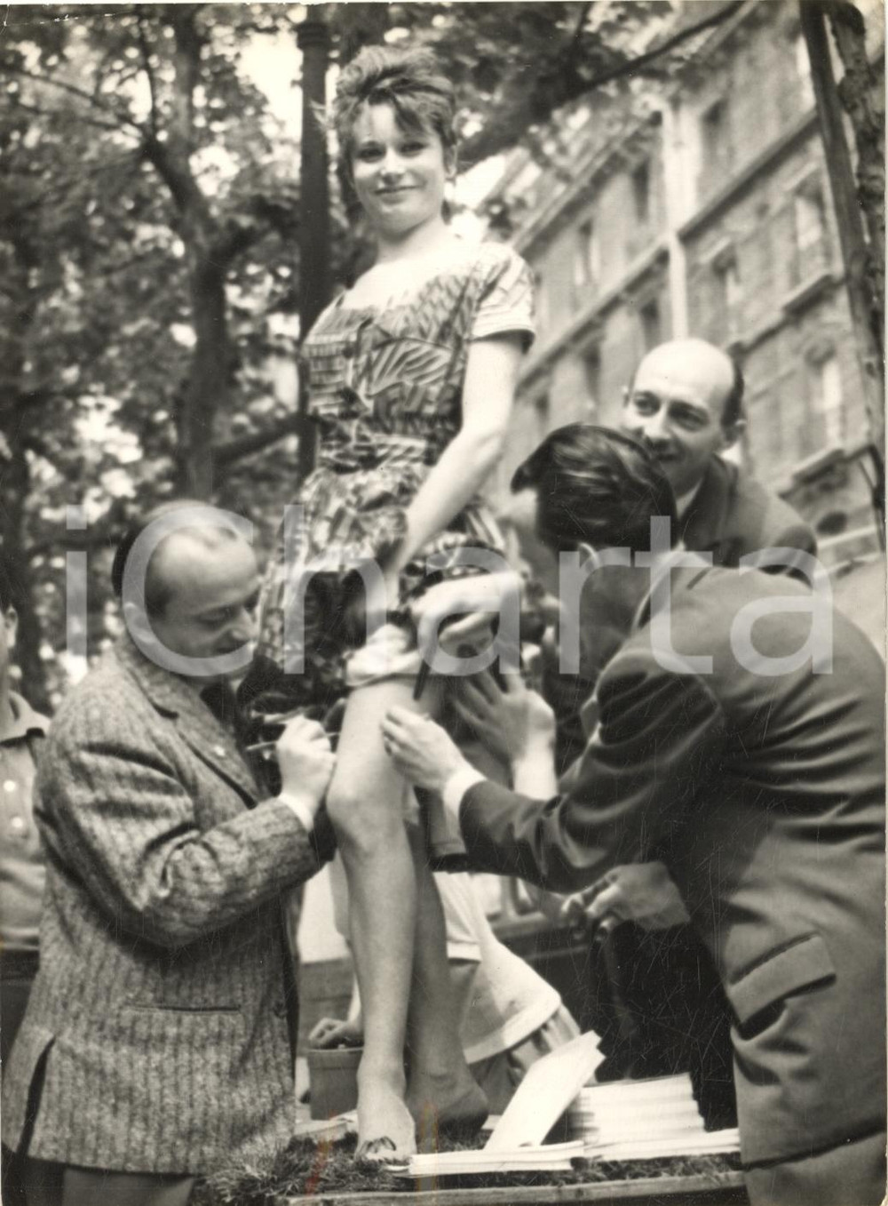 1959 PARIS MONTMARTRE Foire aux Poètes - Autographes sur la Muse *Photo 13x18
