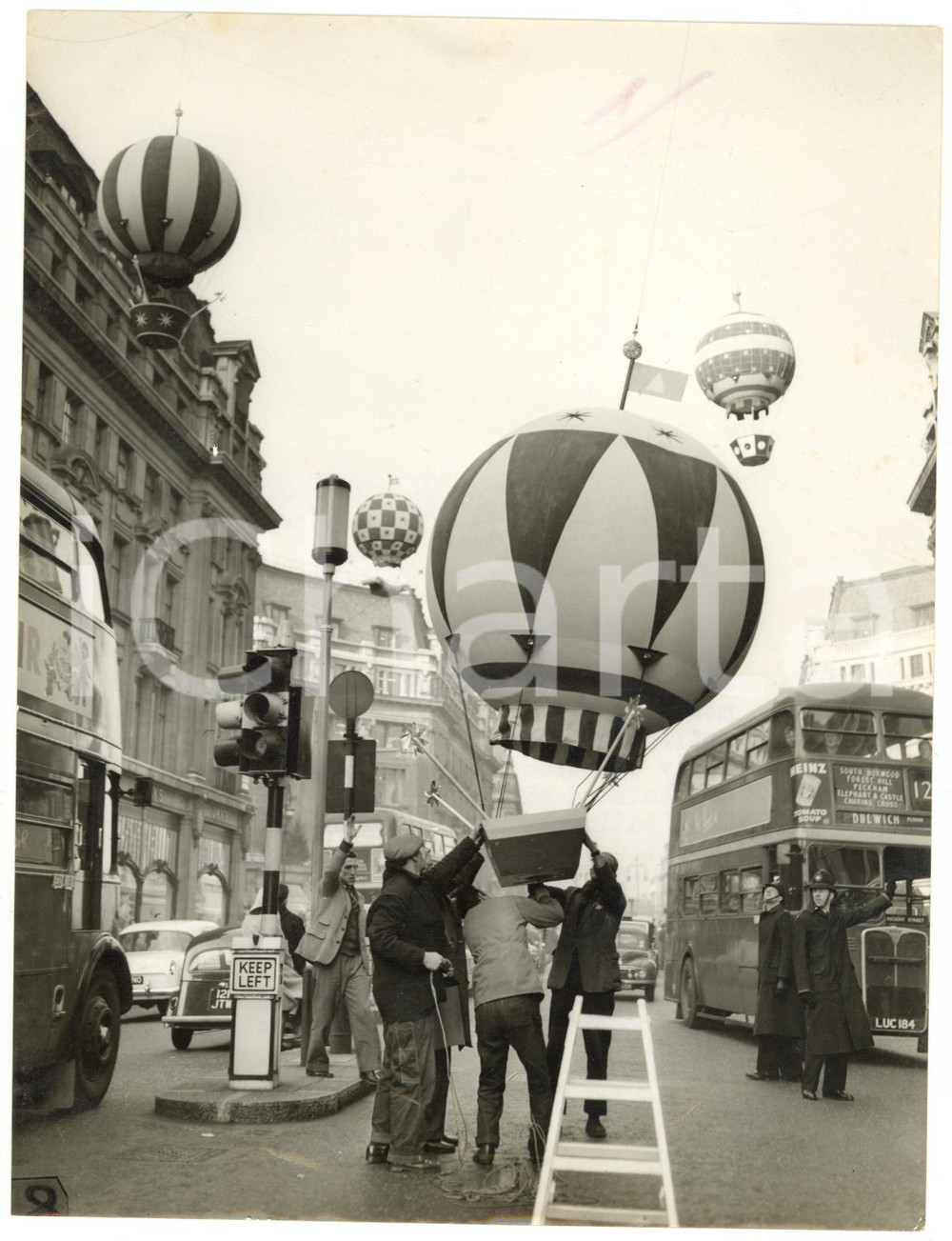 1957 LONDON Regent Street - Edwardian style balloons for Christmas decorations