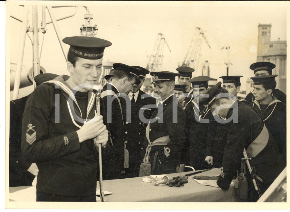 1957 LIVORNO Sbarco marinai incrociatore MONTECUCCOLI dopo 6 mesi di navigazione