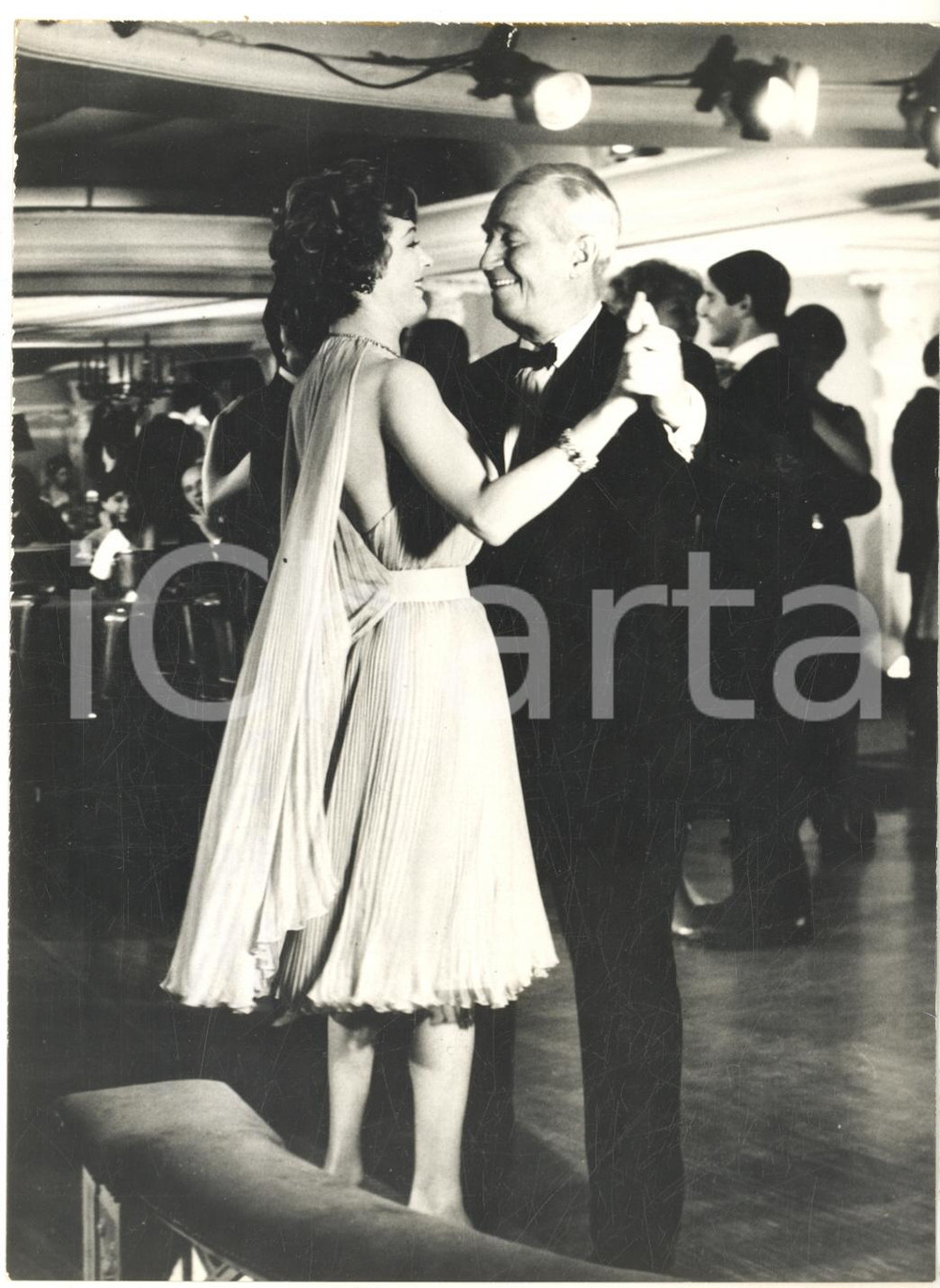 1962 CINEMA "Panic Button" Maurice CHEVALIER balla con Eleanor  PARKER *Foto 