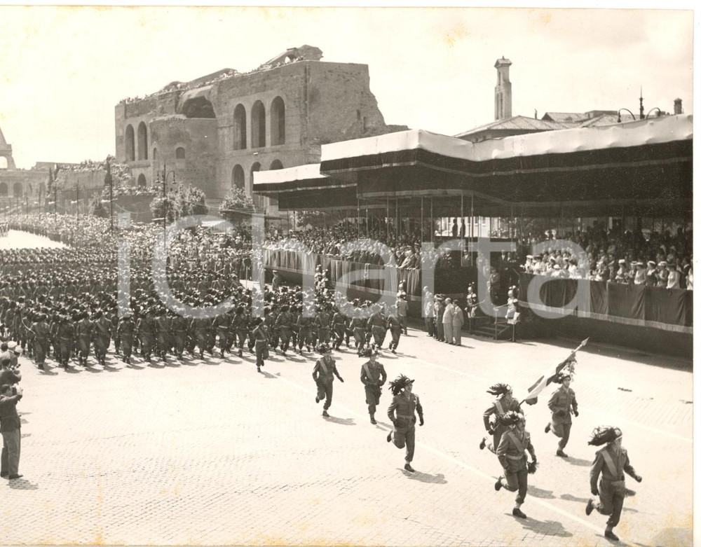 1956 ROMA 1° Decennale della REPUBBLICA - La fanfara dei BERSAGLIERI *Foto