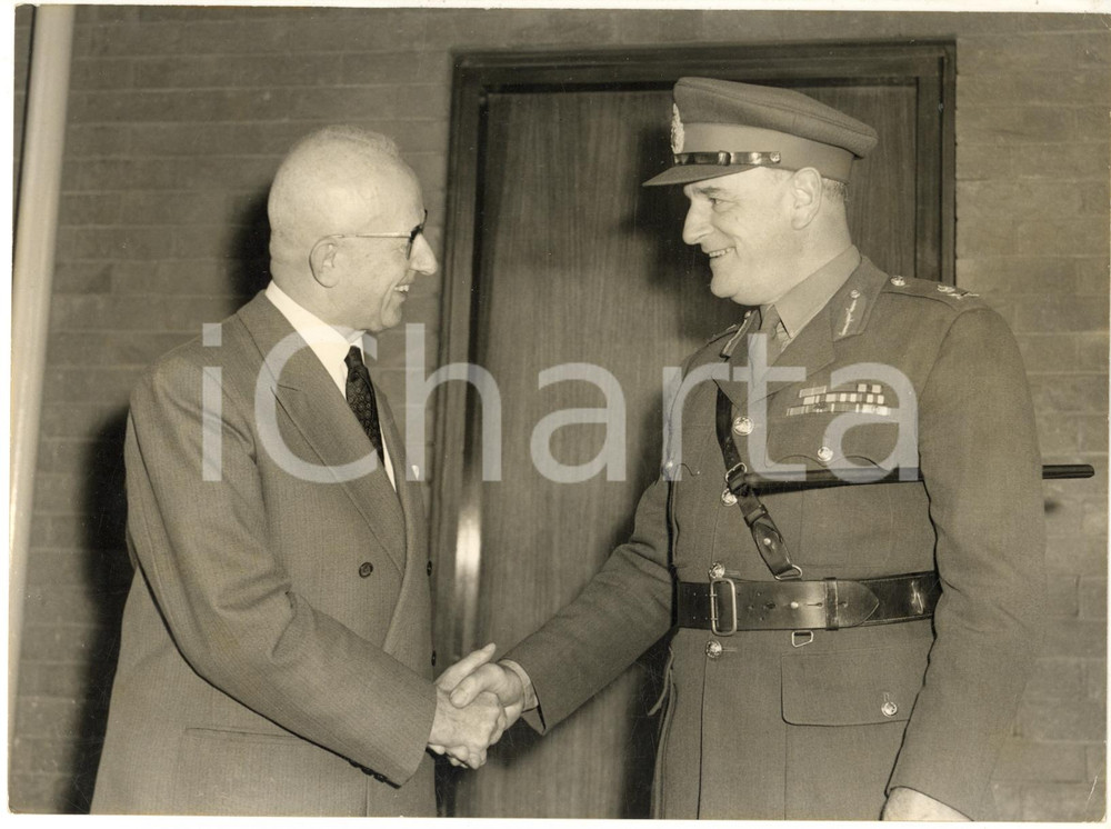 1960 LONDON Airport - General Bruno LUCINI greeted by Sir John G. COWLEY *Photo