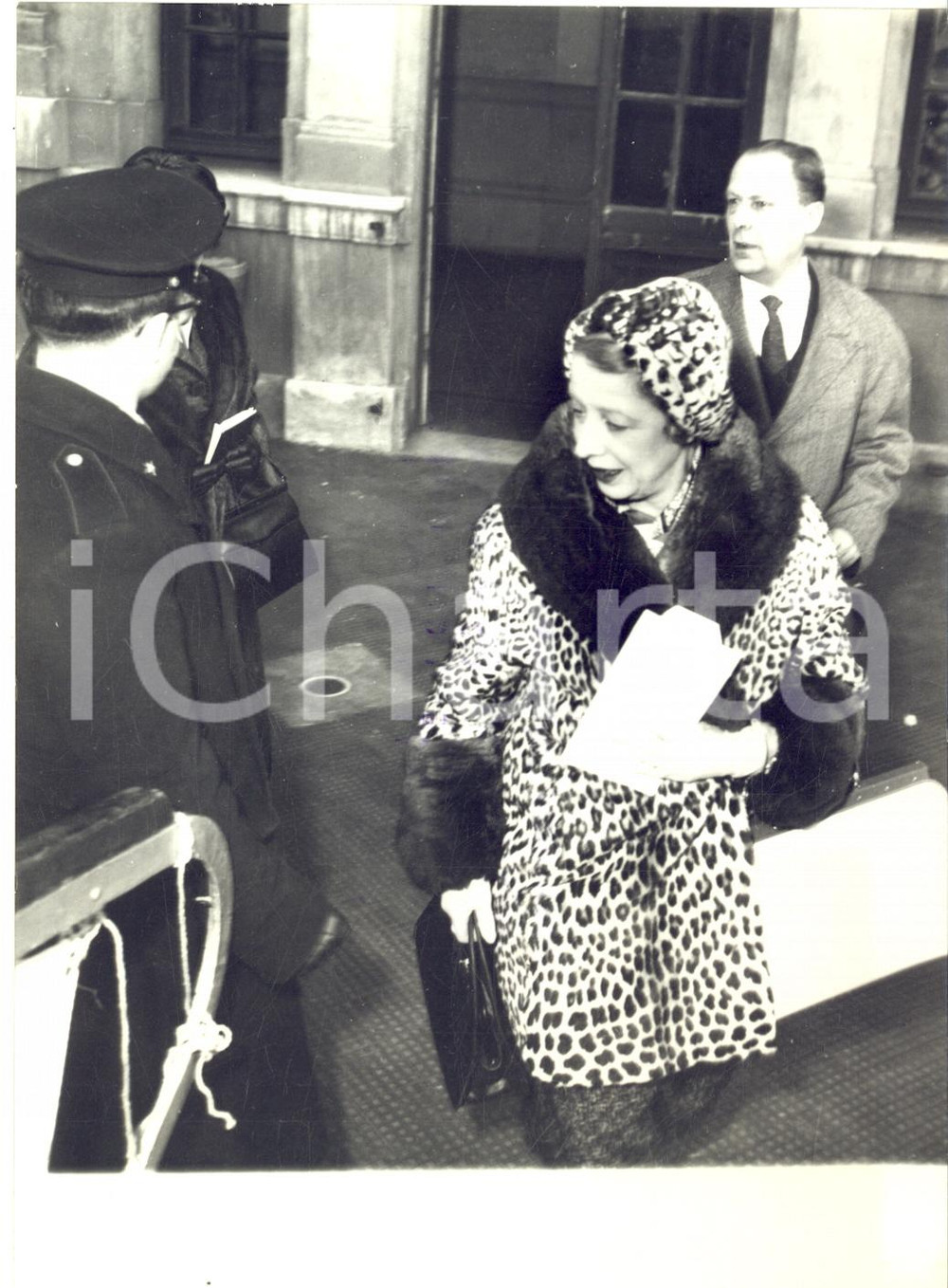 1959 GENOVA Ex regina madre Elena di ROMANIA all'imbarco sulla m/n ASIA *Foto