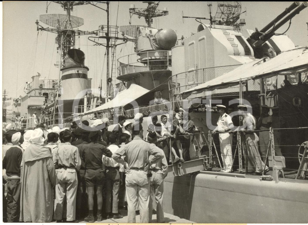 1959 MERS-EL-KEBIR (ALGERIE) Revue navale - Foule se presse pour les visites 