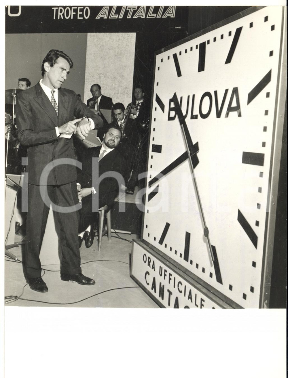 1967 CANTAGIRO Tappa BOARIO-CARPI - Walter CHIARI sul palco con orologio BULOVA